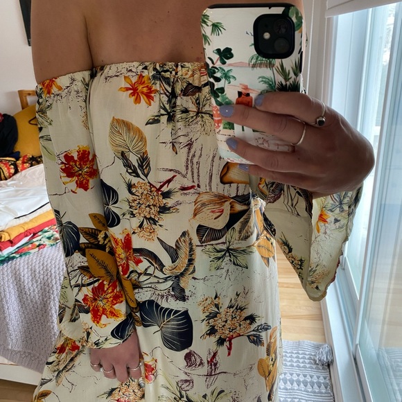 Beach dress - Picture 2 of 3